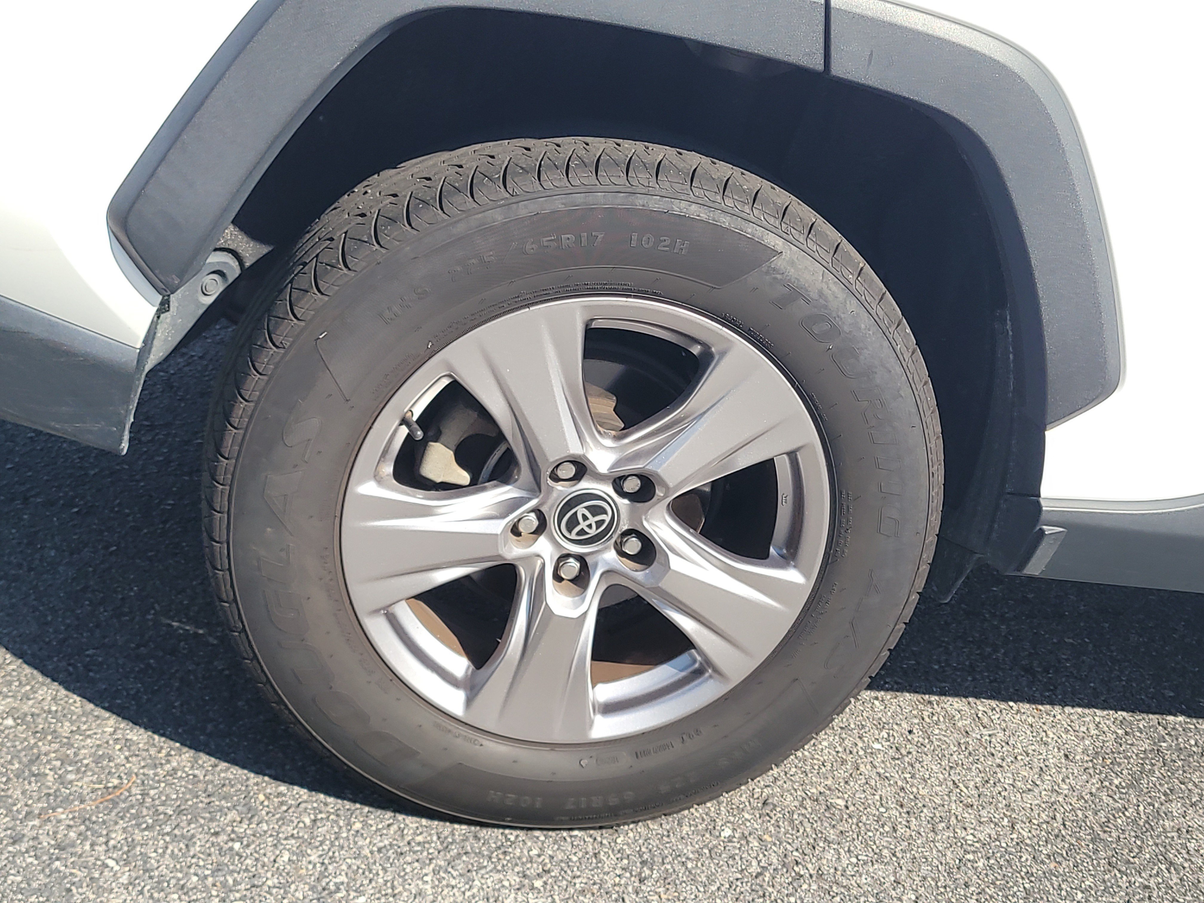 Used 2022 Toyota RAV4 XLE w/ Convenience Package FWD image 9
