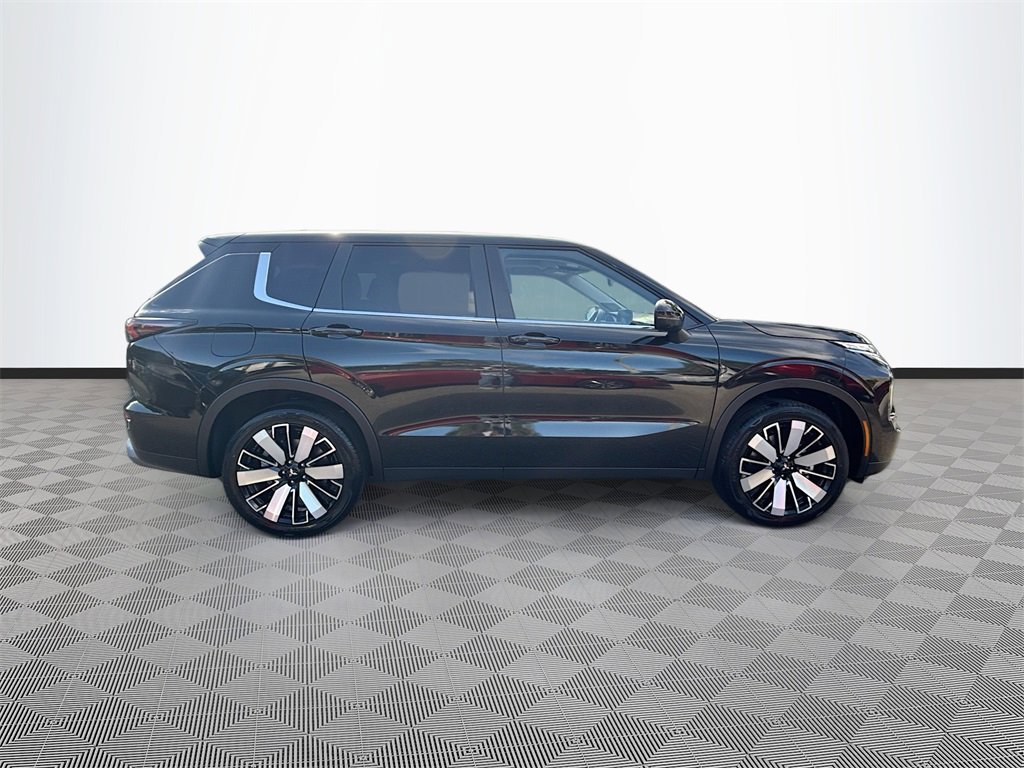 New 2025 Mitsubishi Outlander SE image 4