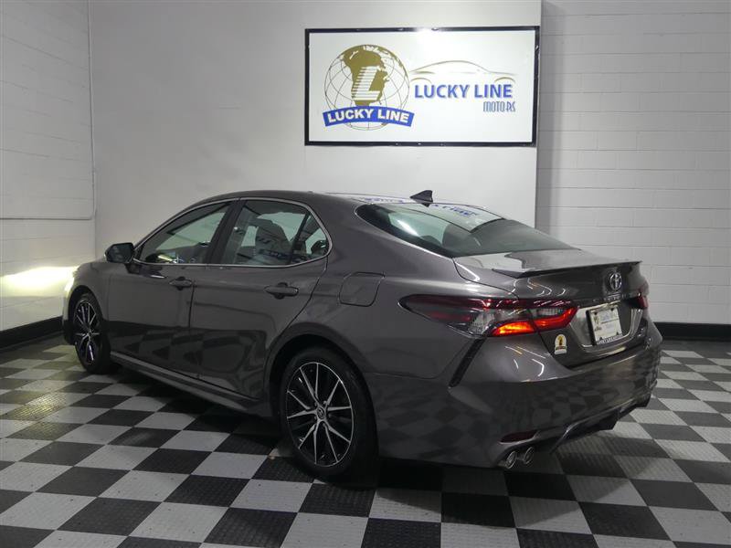 Used 2022 Toyota Camry SE w/ Cold Weather Package FWD image 11