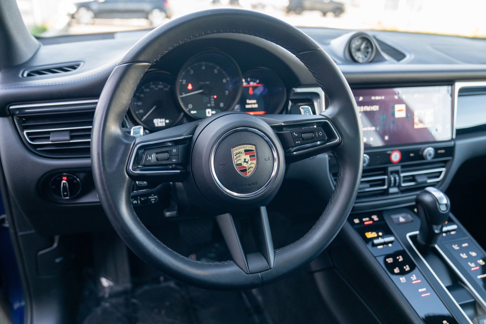 Certified 2024 Porsche Macan image 14