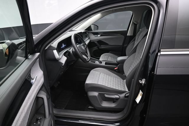 Used 2025 Volkswagen Tiguan S AWD/4WD image 9
