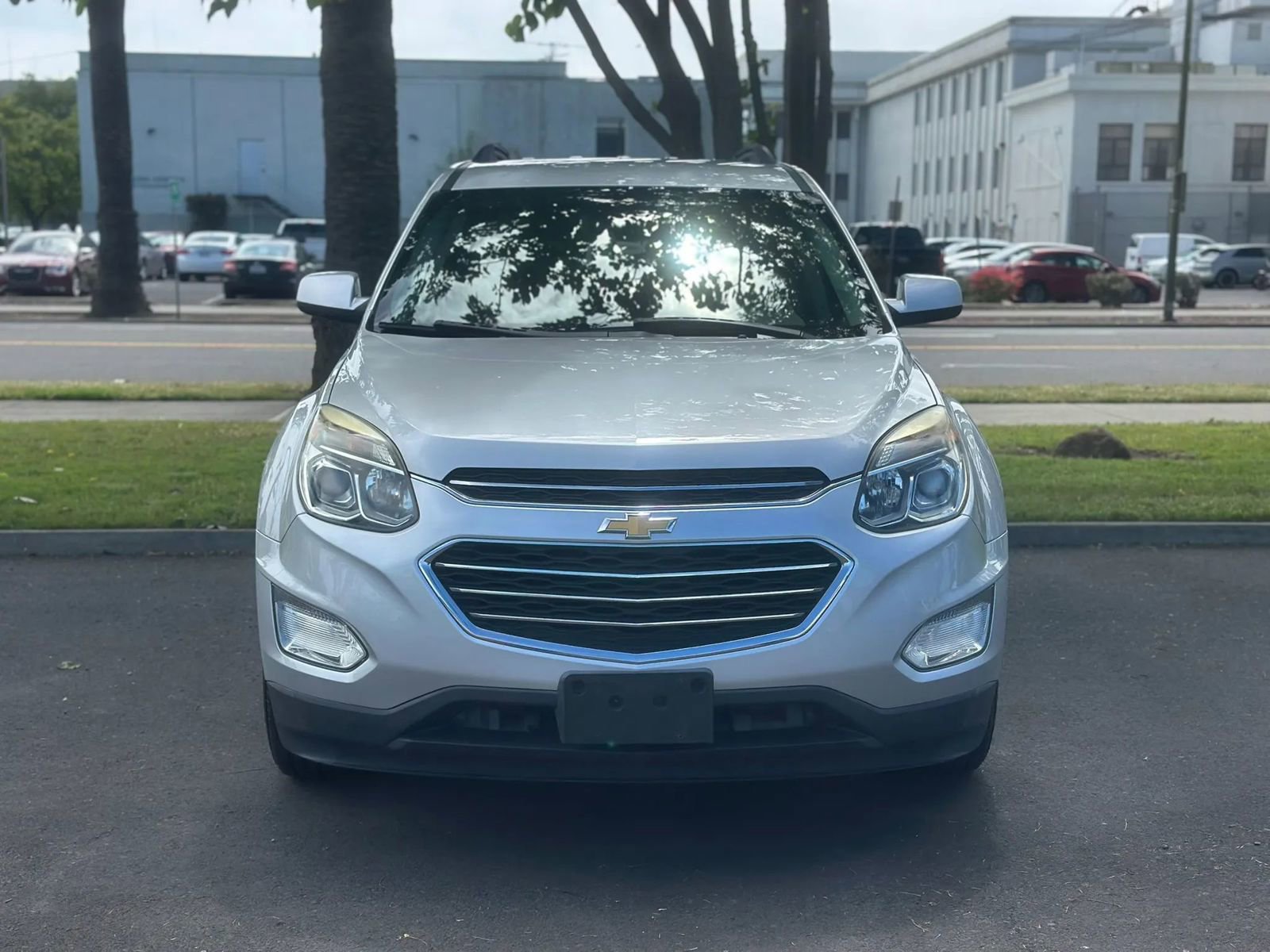 Used 2017 Chevrolet Equinox LT w/ Convenience Package FWD image 2