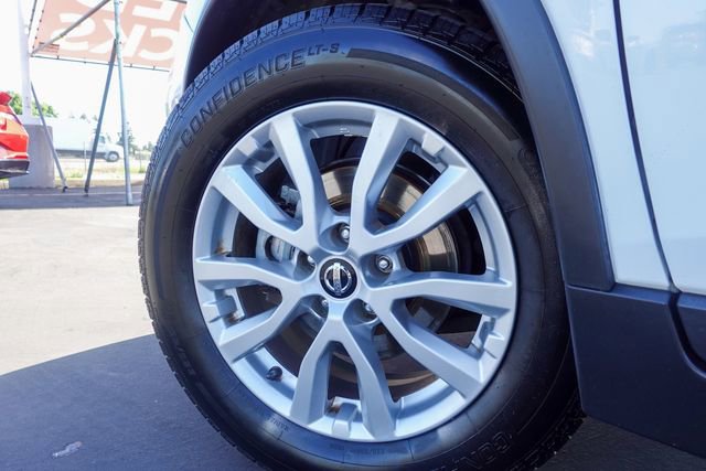 Used 2017 Nissan Rogue SV image 10