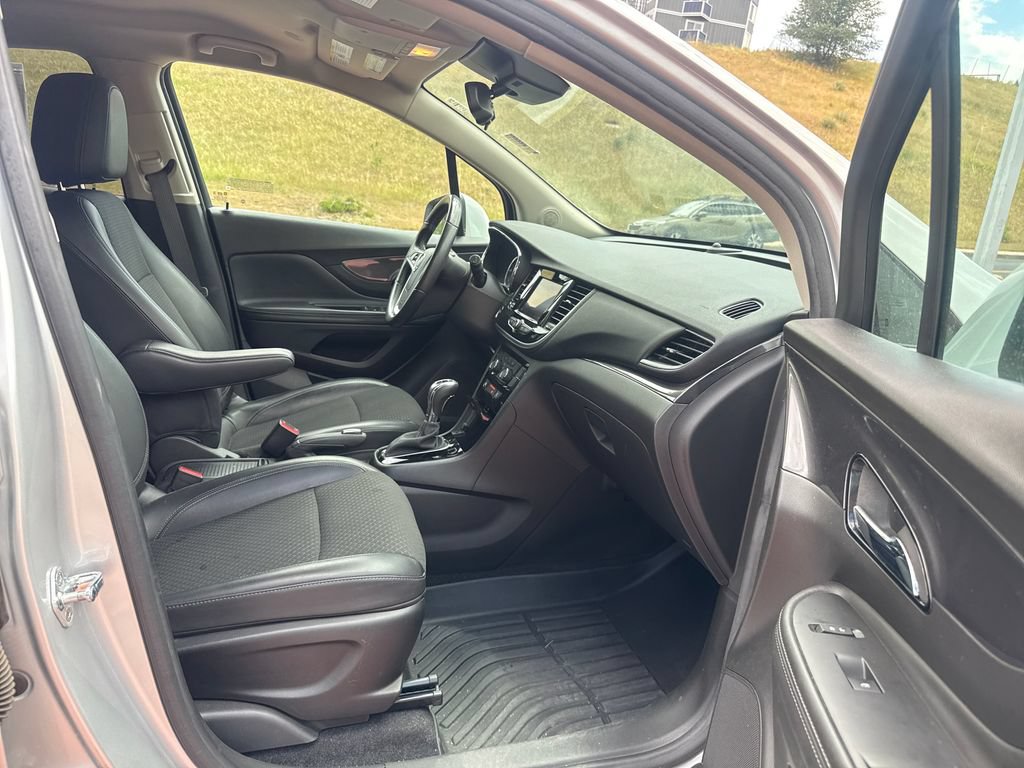 Used 2022 Buick Encore Preferred w/ Safety Package II AWD/4WD image 32