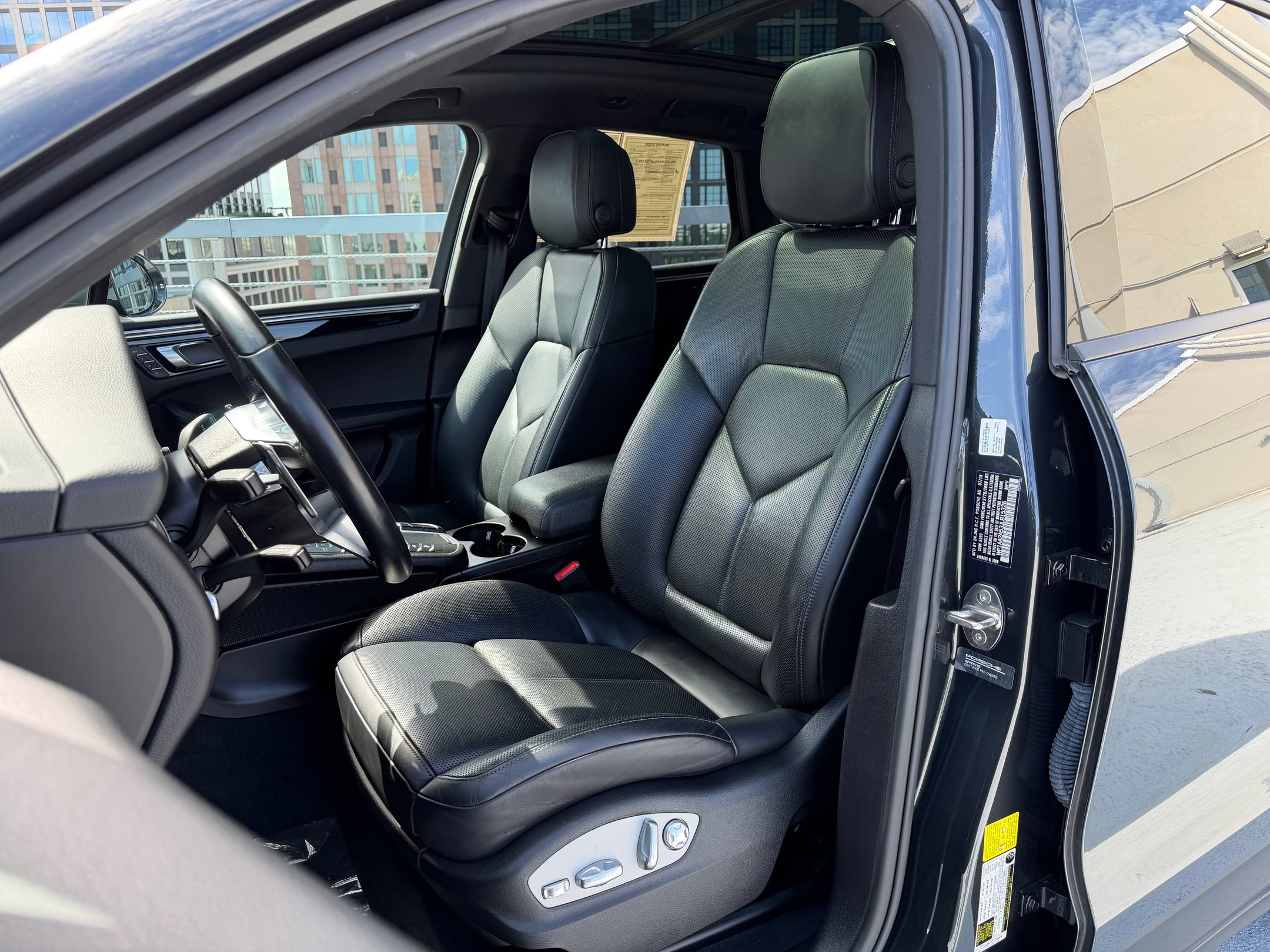 Used 2018 Porsche Macan Sport Edition AWD/4WD image 5