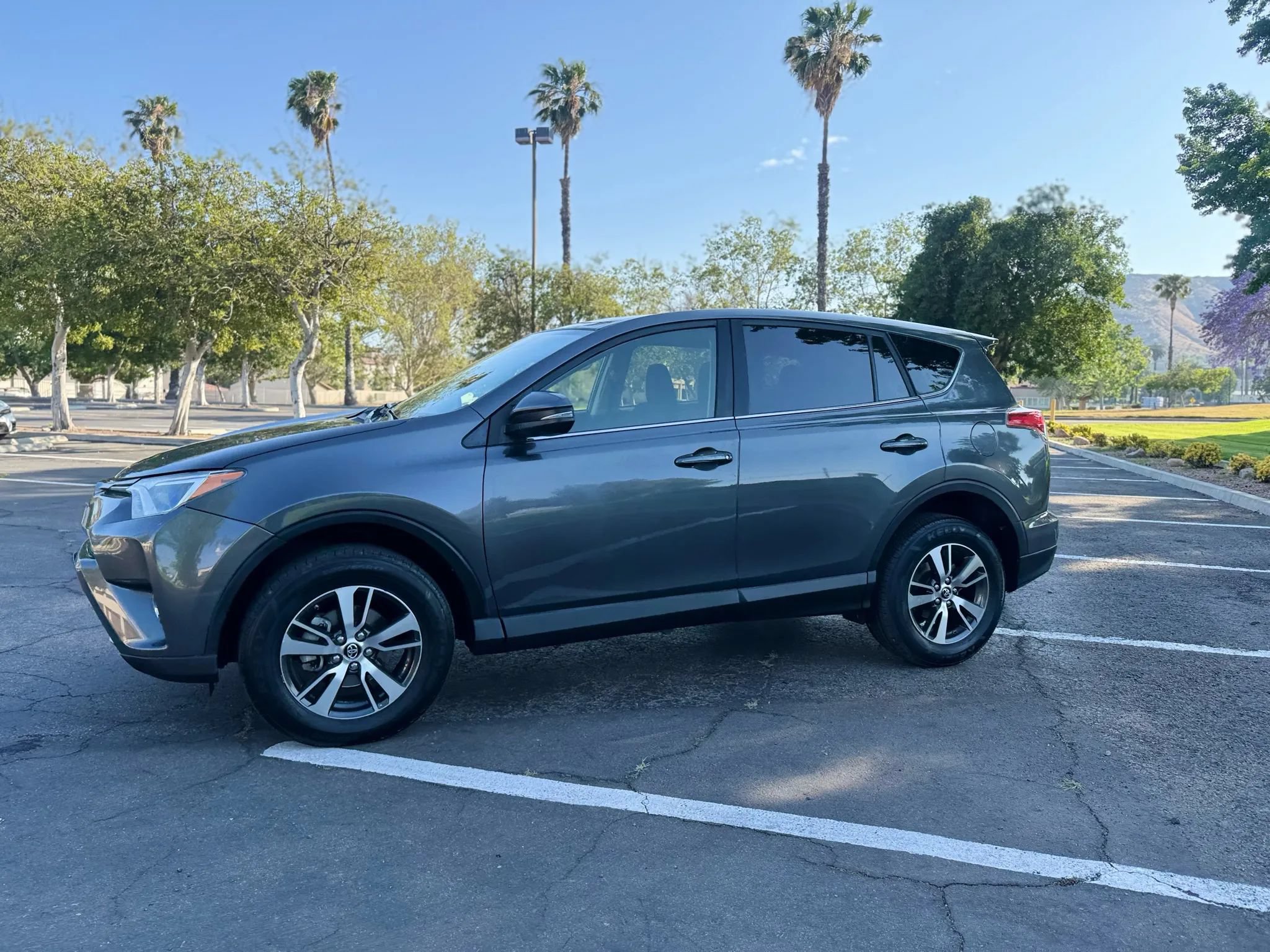 Used 2018 Toyota RAV4 XLE w/ Carpet Mat Package FWD image 10