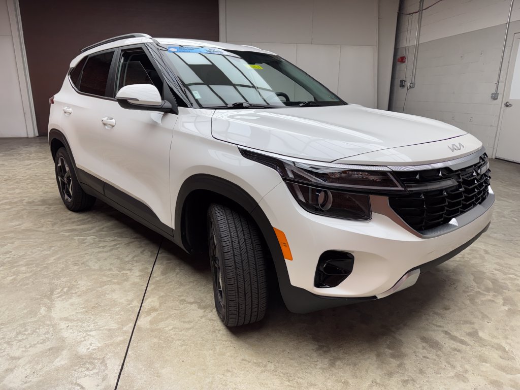Used 2025 Kia Seltos EX w/ EX Sunroof Package AWD/4WD image 8