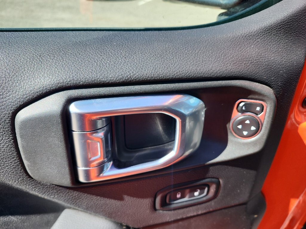 Used 2023 Jeep Wrangler Sahara AWD/4WD image 18