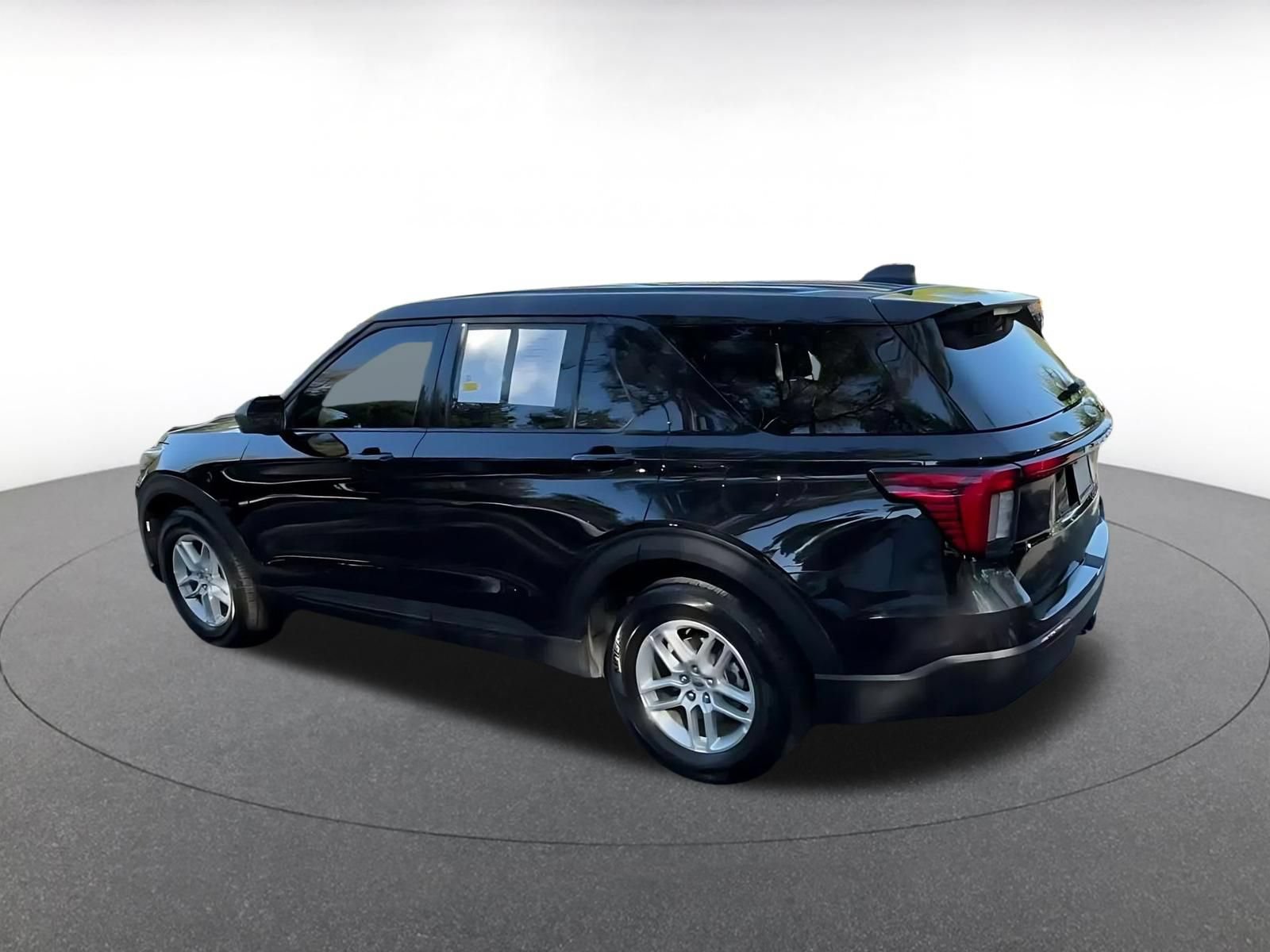Used 2026 Ford Explorer Active RWD image 9