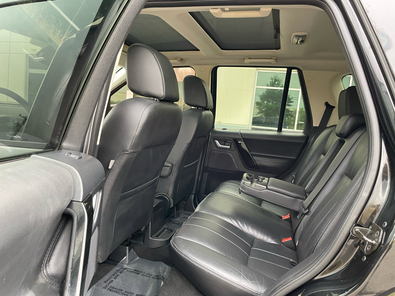 Used 2015 Land Rover LR2 HSE image 13