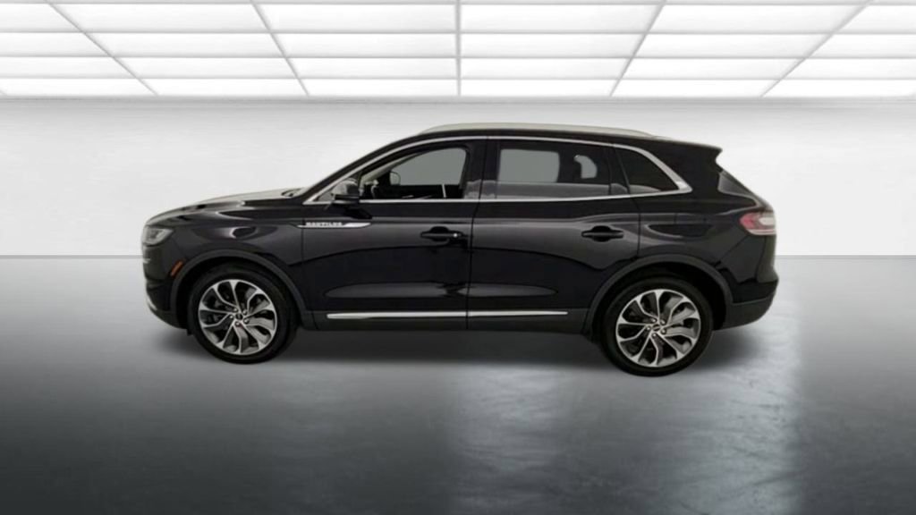 Used 2022 Lincoln Nautilus Reserve image 4