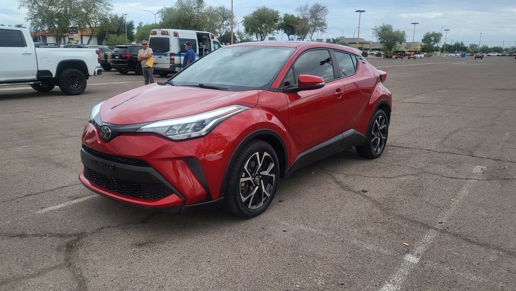 Used 2020 Toyota C-HR XLE FWD image 4