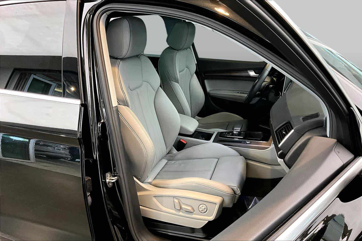 Certified 2025 Audi Q5 e Premium Plus w/ Premium Plus Package AWD/4WD image 8