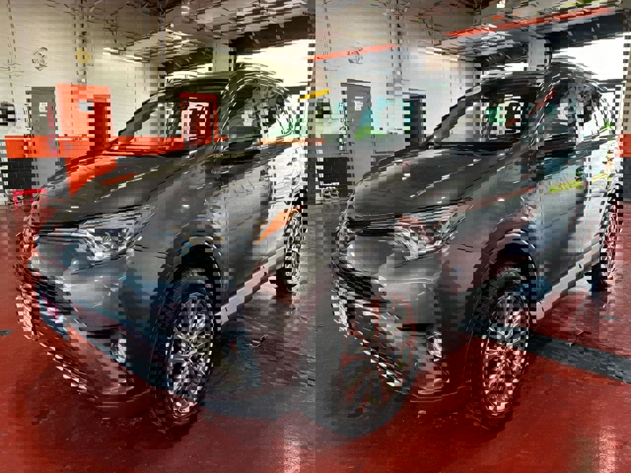 Used 2016 Toyota RAV4 Limited image 2