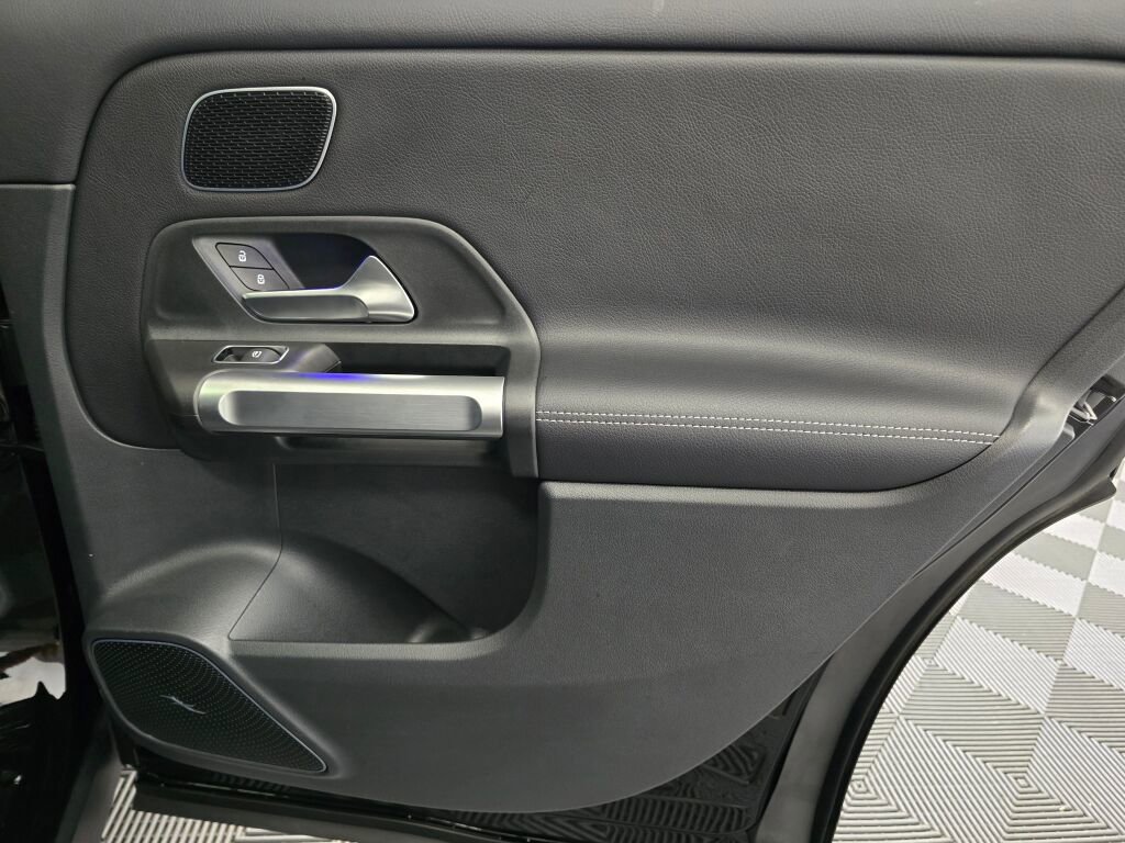 Used 2025 Mercedes-Benz GLB 250 4MATIC image 25