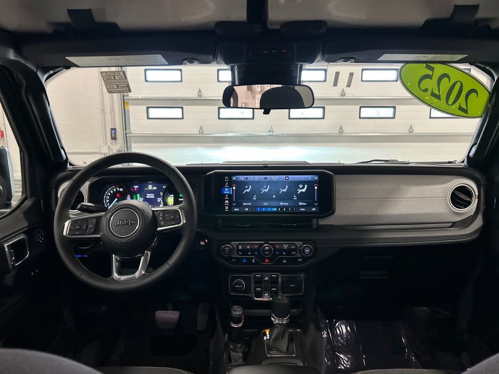 Used 2025 Jeep Wrangler Unlimited Sahara AWD/4WD image 29