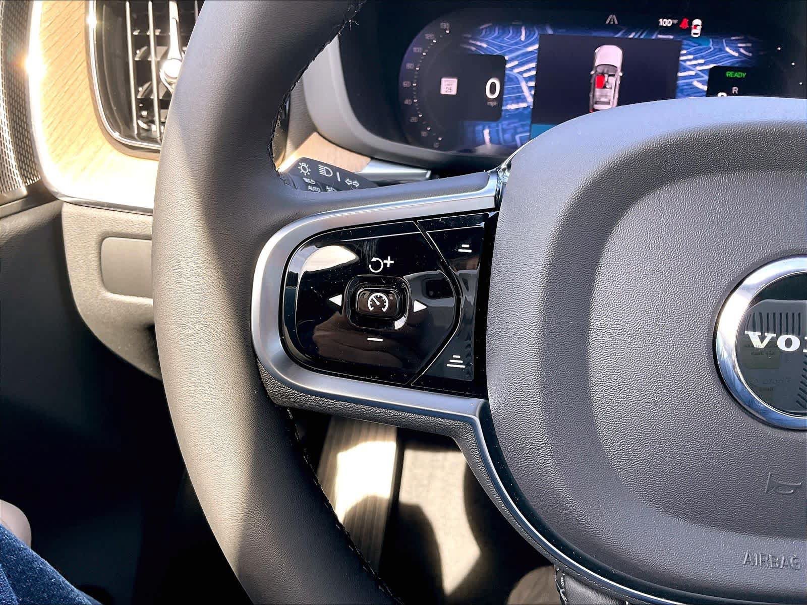 New 2027 Volvo XC60 T8 Plus AWD/4WD image 17