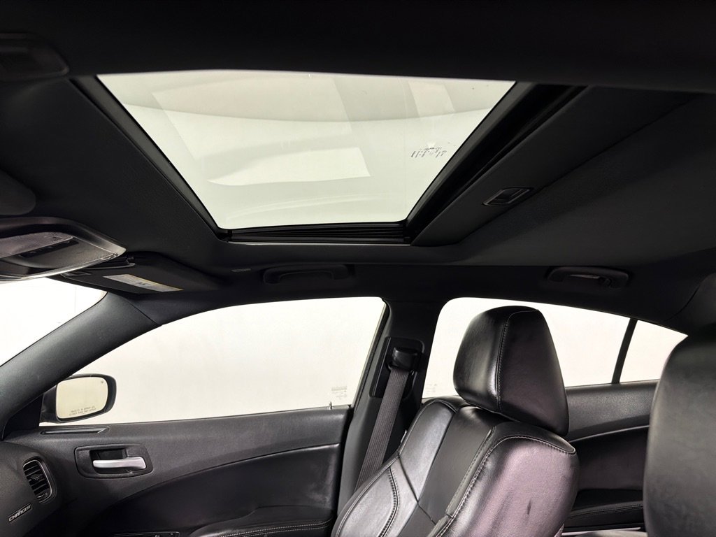 Used 2019 Dodge Charger SXT w/ Leather Interior Group image 13