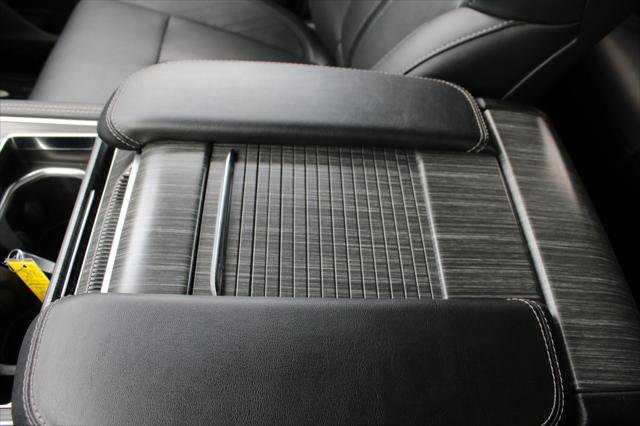 Certified 2024 Jeep Wagoneer Series II w/ Flexible Seating Group image 30