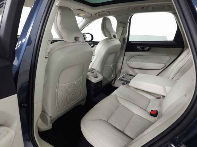 Used 2024 Volvo XC60 T8 Plus w/ Protection Package Premier image 34