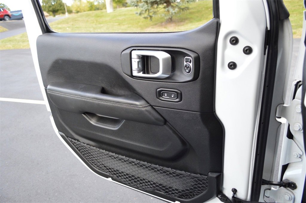 Used 2020 Jeep Wrangler Unlimited Sahara image 28