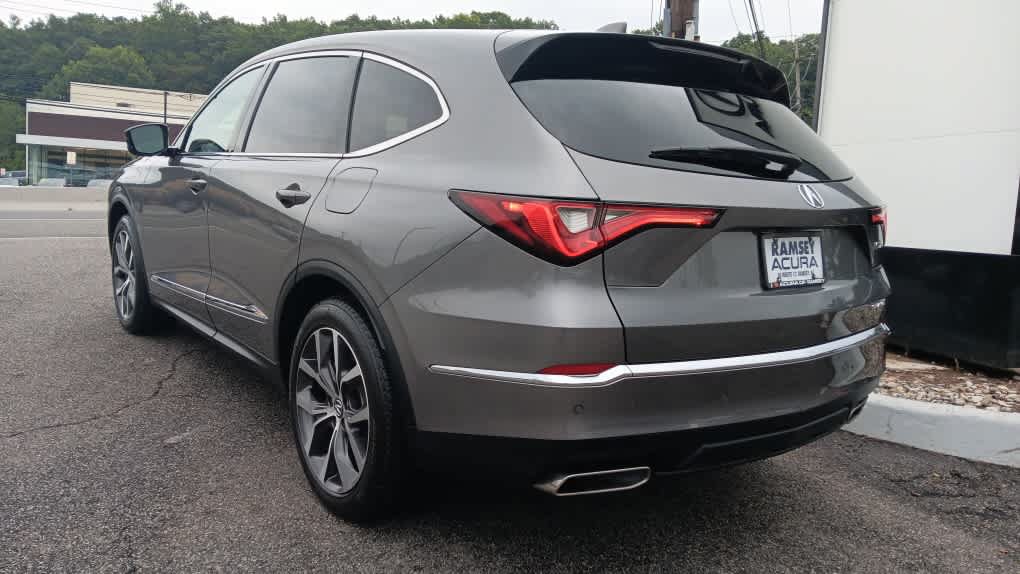 Used 2024 Acura MDX w/ Technology Package AWD/4WD image 3