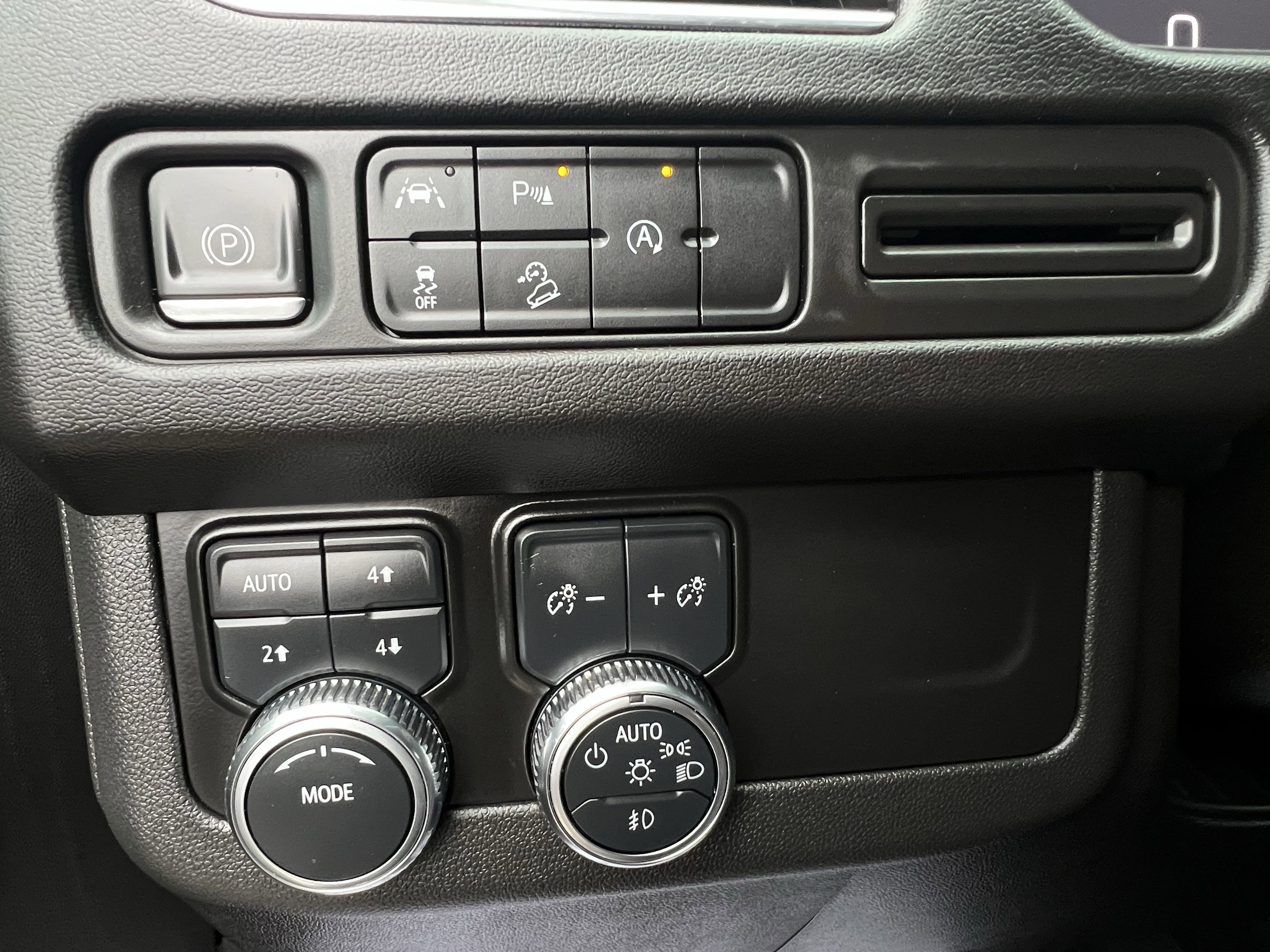 Used 2023 GMC Yukon AT4 image 15