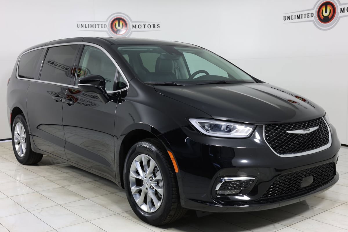 Used 2024 Chrysler Pacifica Touring-L image 34