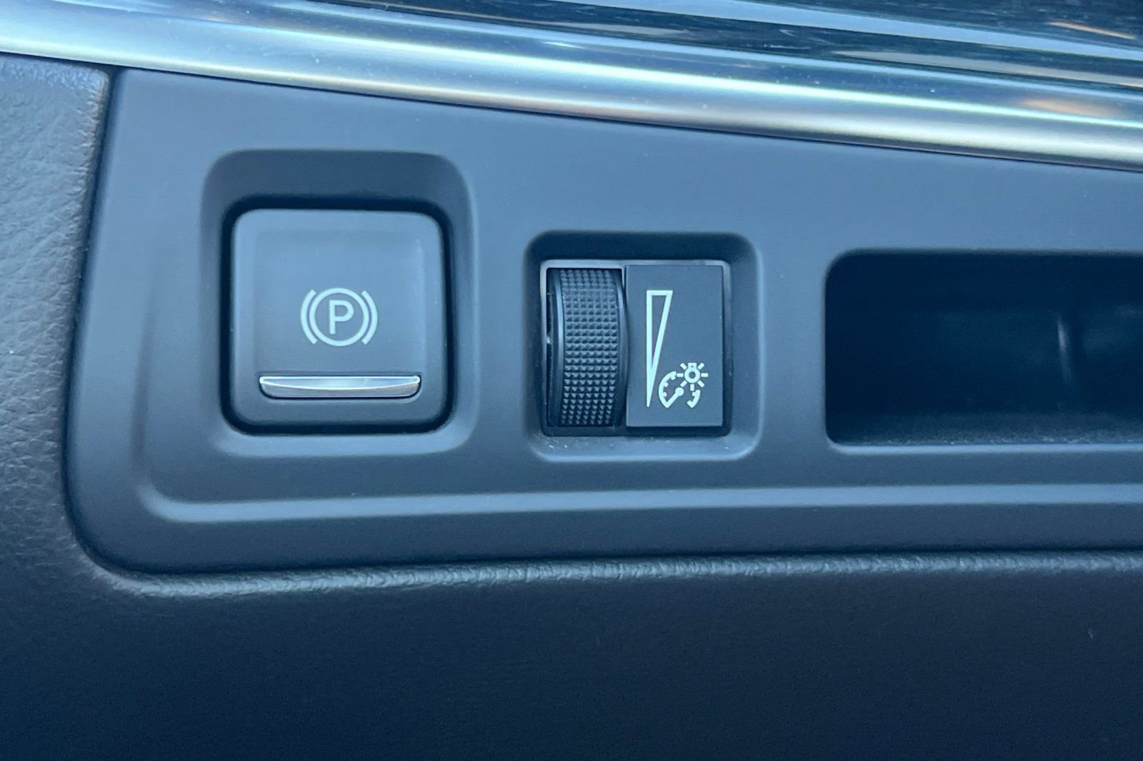 Used 2025 Cadillac XT5 Premium Luxury image 40