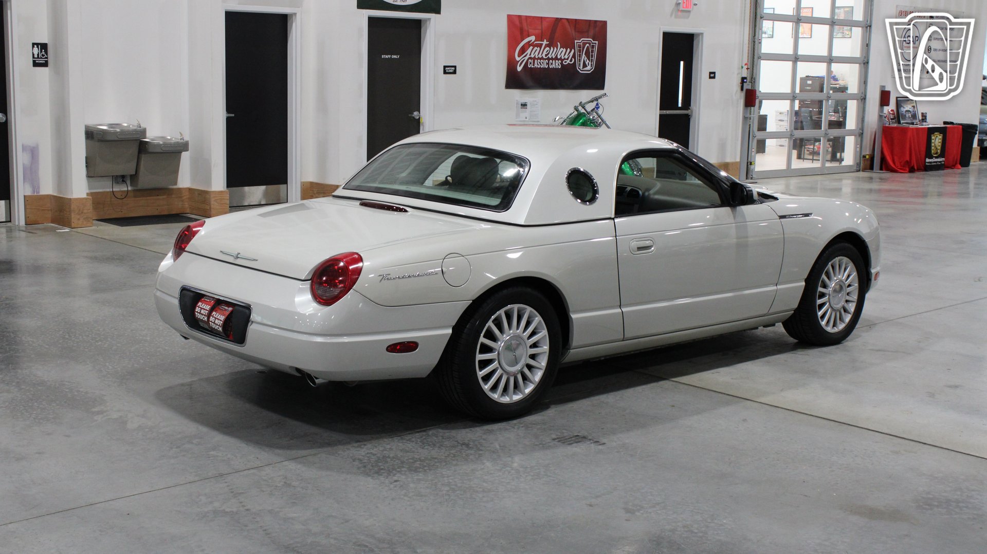 Used 2005 Ford Thunderbird 50th Anniversary RWD image 20