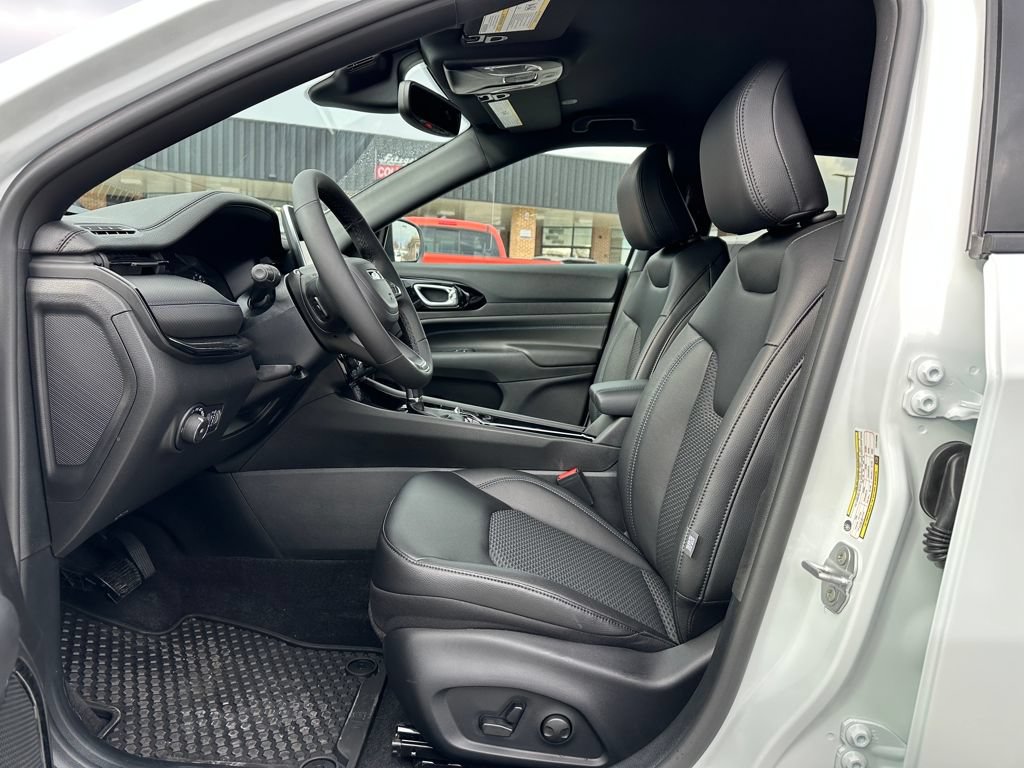 New 2026 Jeep Compass Latitude AWD/4WD image 24