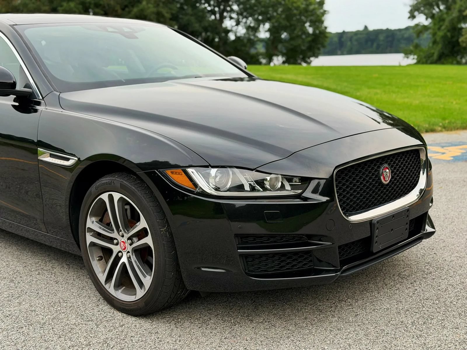 Used 2017 Jaguar XE Premium AWD/4WD image 6