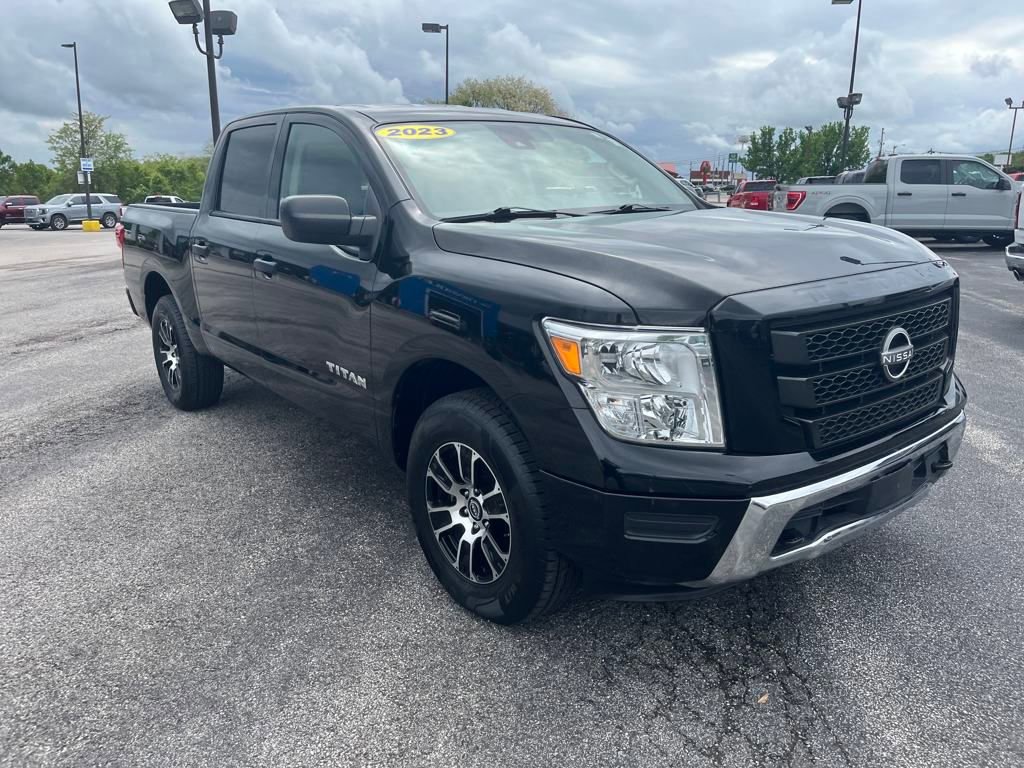 Used 2023 Nissan Titan SV image 7