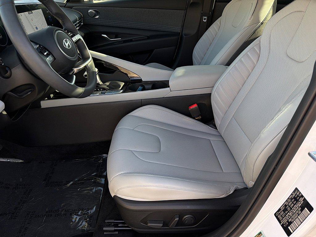 Certified 2025 Hyundai Elantra Limited image 8