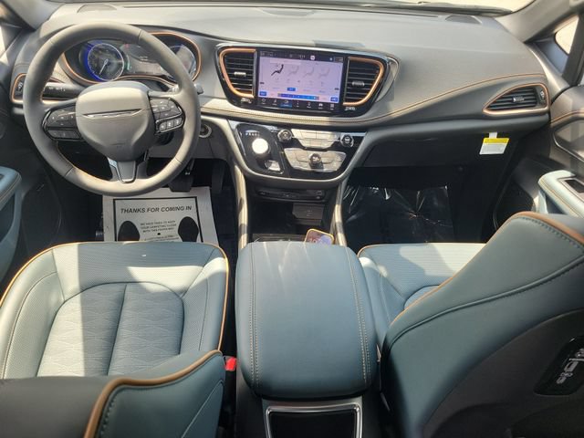 New 2027 Chrysler Pacifica Pinnacle w/ Theater Group FWD image 11