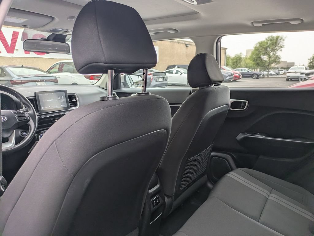 Used 2025 Hyundai Venue SEL FWD image 33