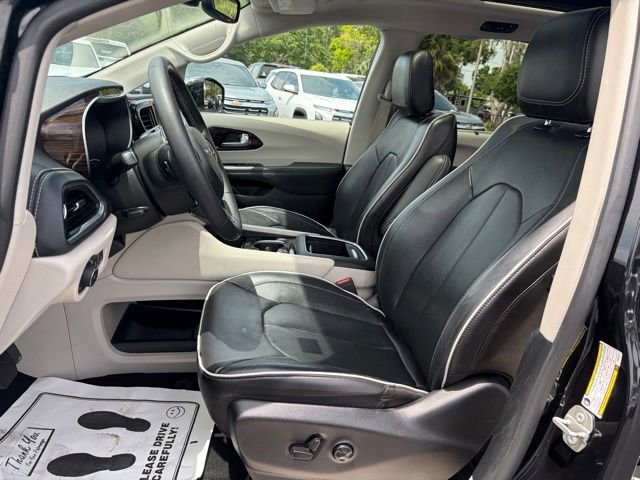 Used 2023 Chrysler Pacifica Limited FWD image 13