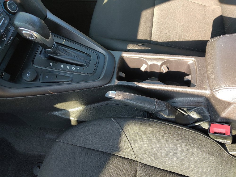 Used 2018 Ford Focus SE w/ SE Appearance Package FWD image 26