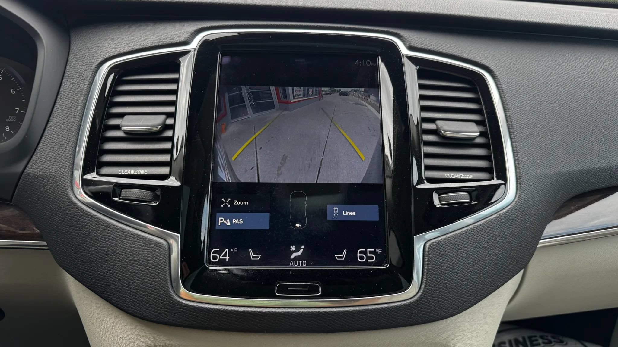 Used 2016 Volvo XC90 T6 Momentum w/ Momentum Plus Package AWD/4WD image 29