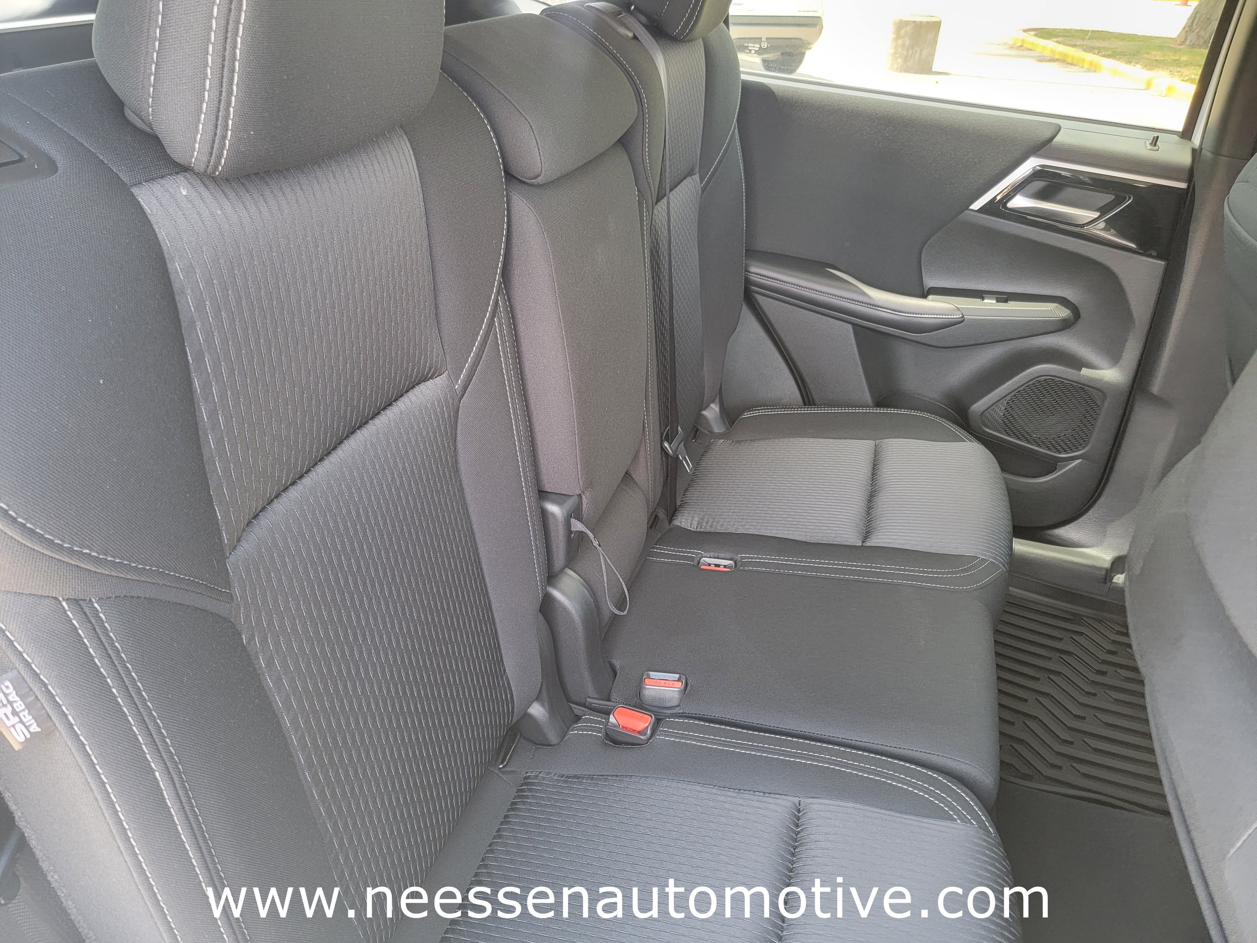 Used 2024 Mitsubishi Outlander ES image 12