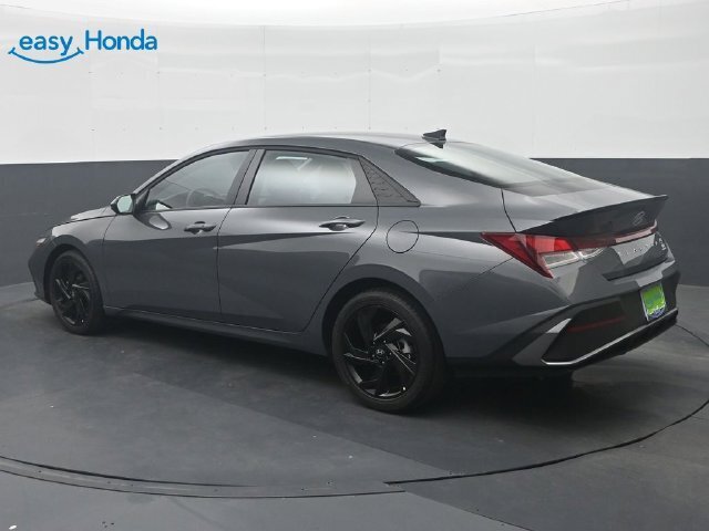 Used 2026 Hyundai Elantra Sport FWD image 5