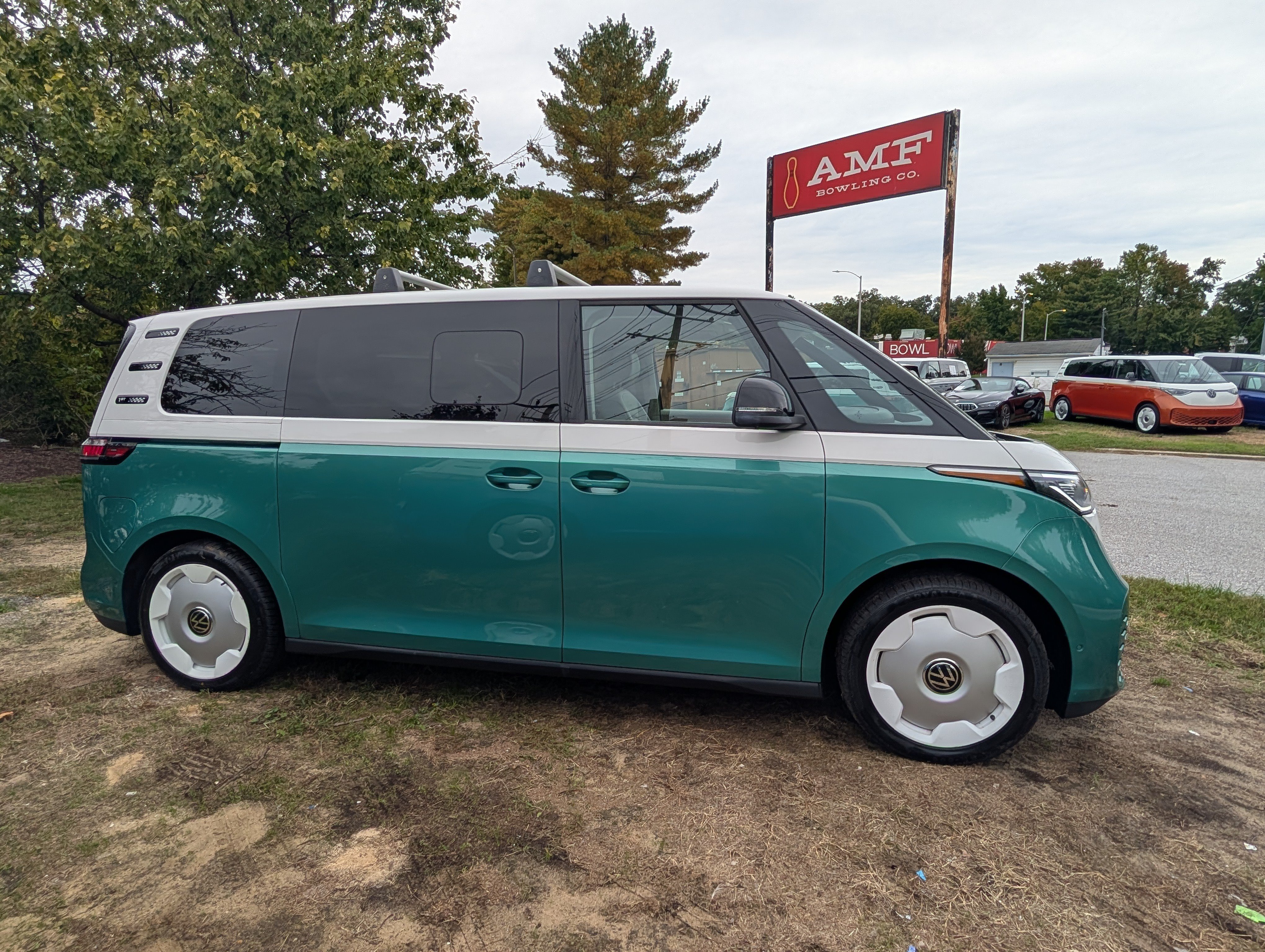 Used 2025 Volkswagen ID. Buzz 1st Edition AWD/4WD image 3