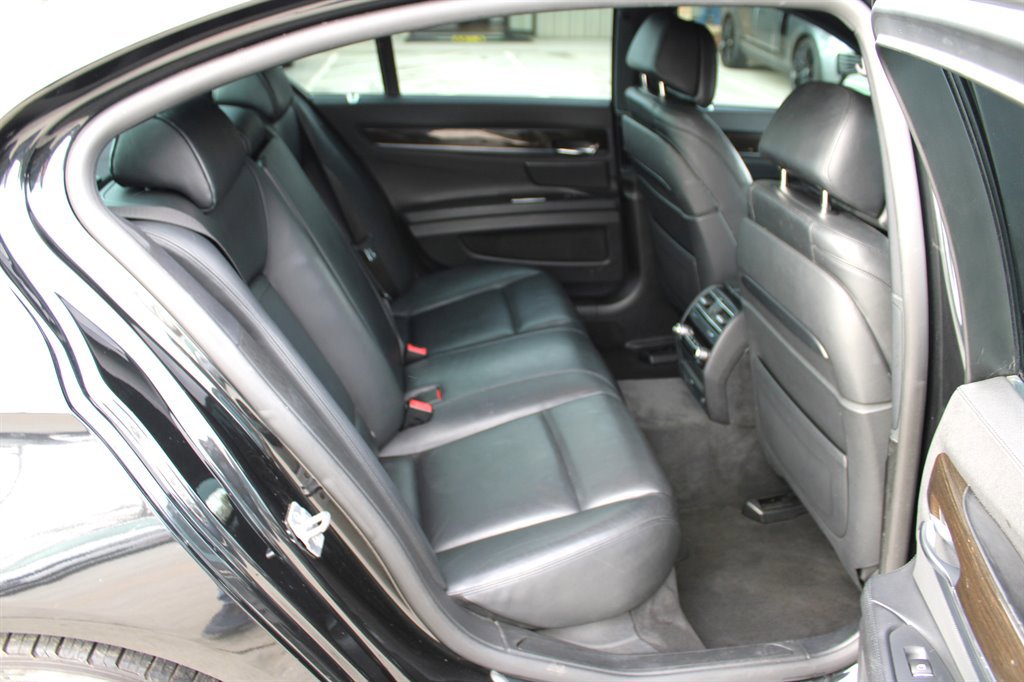 Used 2013 BMW 750i RWD image 19