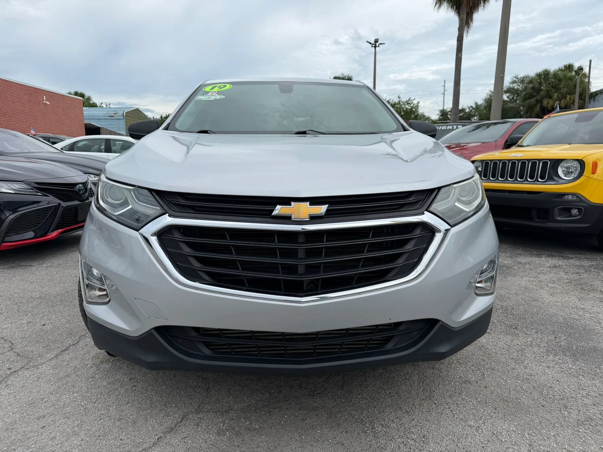 Used 2019 Chevrolet Equinox LS w/ LS Convenience Package FWD image 2