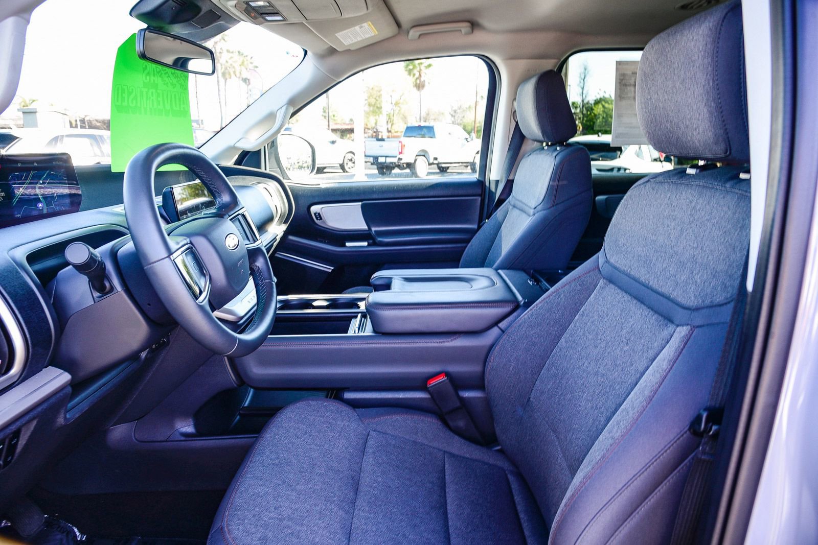 Used 2025 Ford Expedition Active image 18