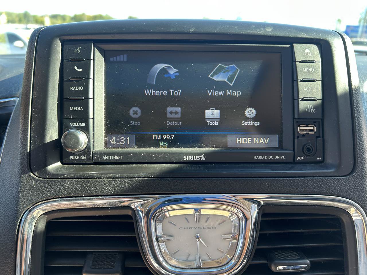 Used 2015 Chrysler Town & Country Limited Platinum FWD image 23
