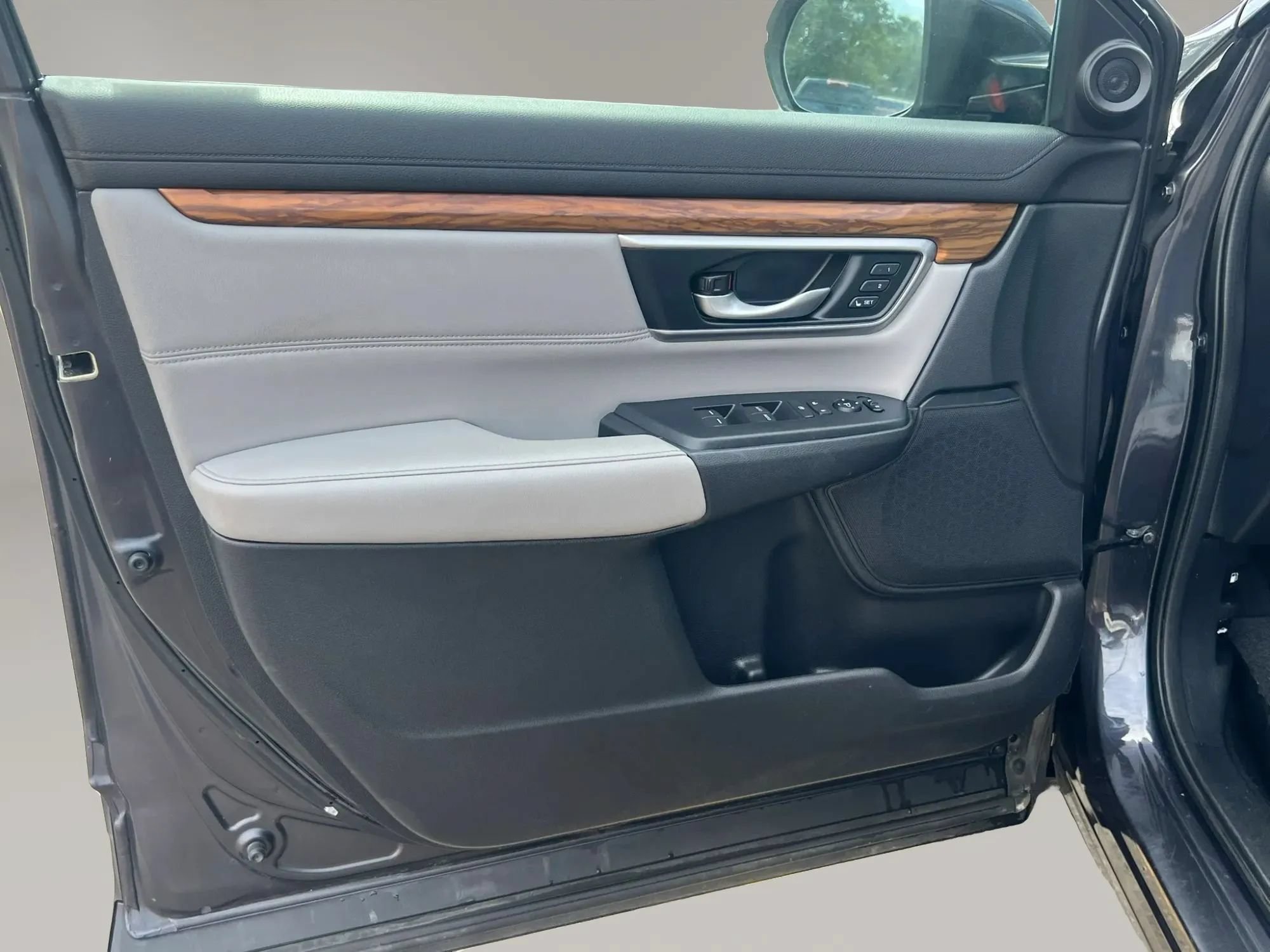 Used 2018 Honda CR-V Touring image 12