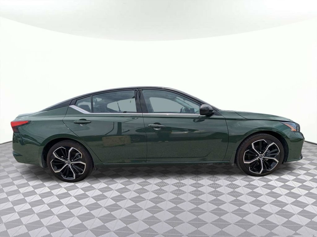 Used 2026 Nissan Altima 2.5 SR FWD image 2