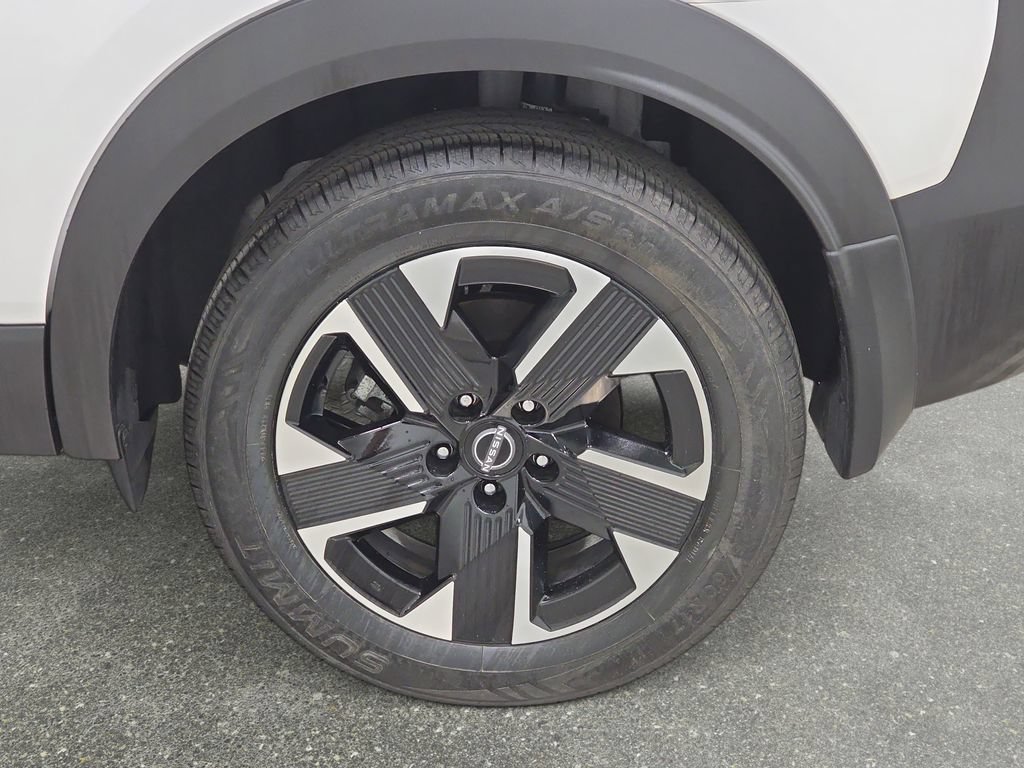 Used 2025 Nissan Kicks SV AWD/4WD image 31