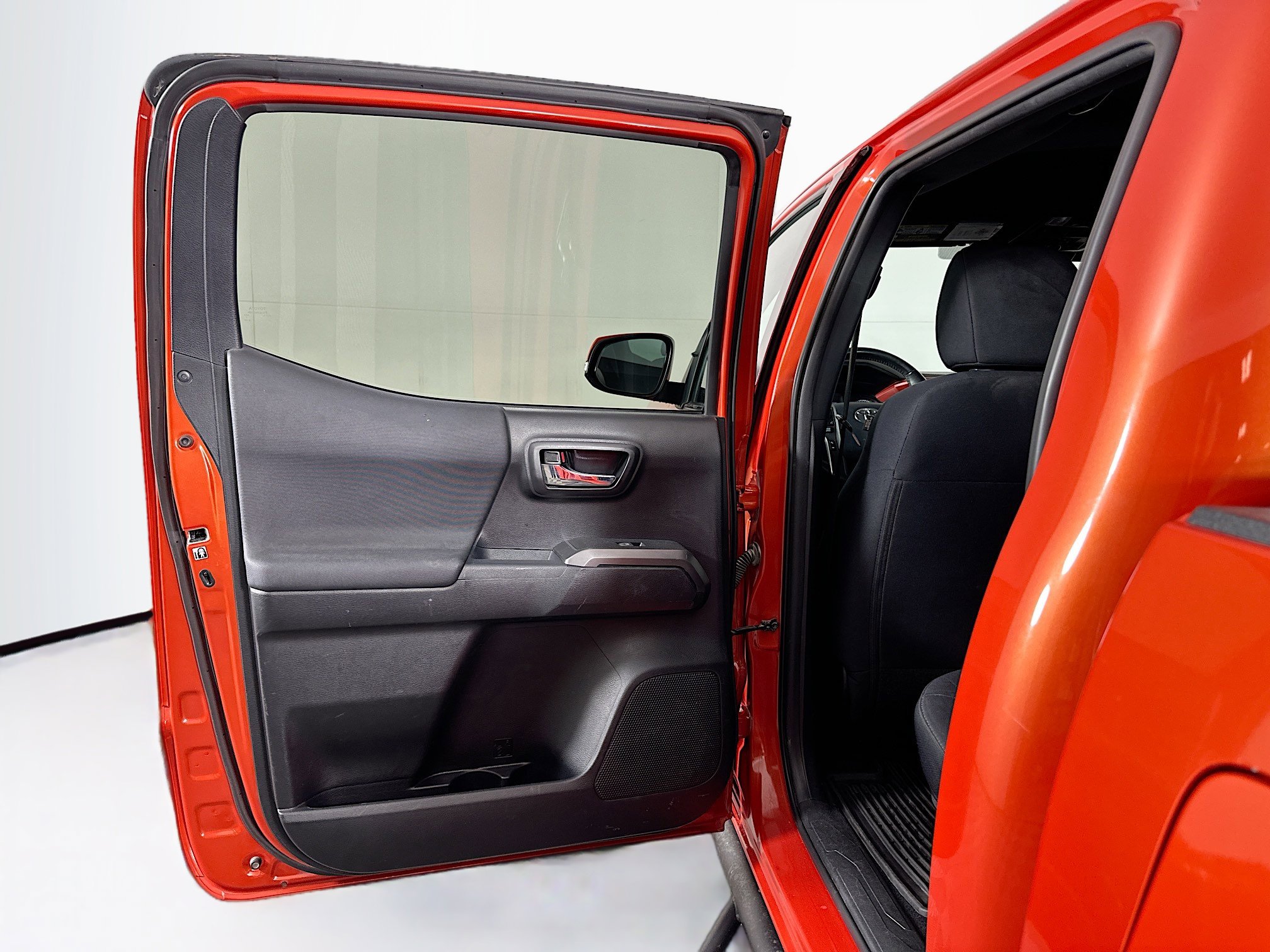 Used 2018 Toyota Tacoma TRD Off-Road image 26